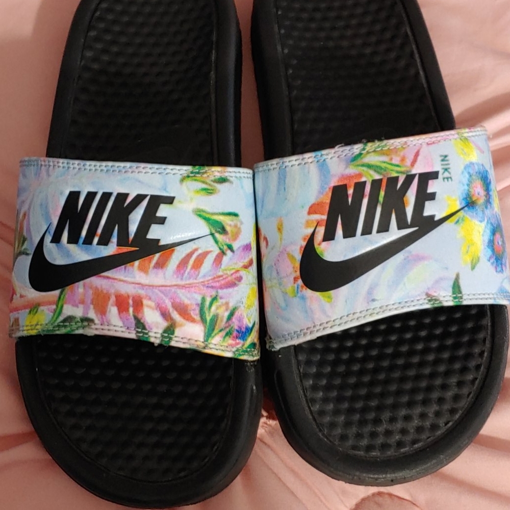Women's flip flop sandals